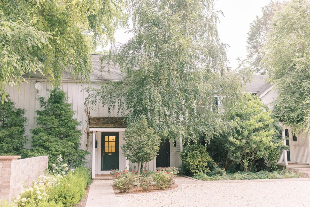 Fairville Bed & Breakfast 2*